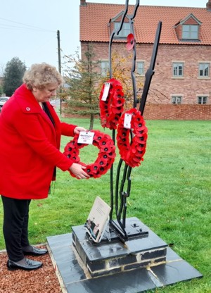 Hazel Brand laying wreath