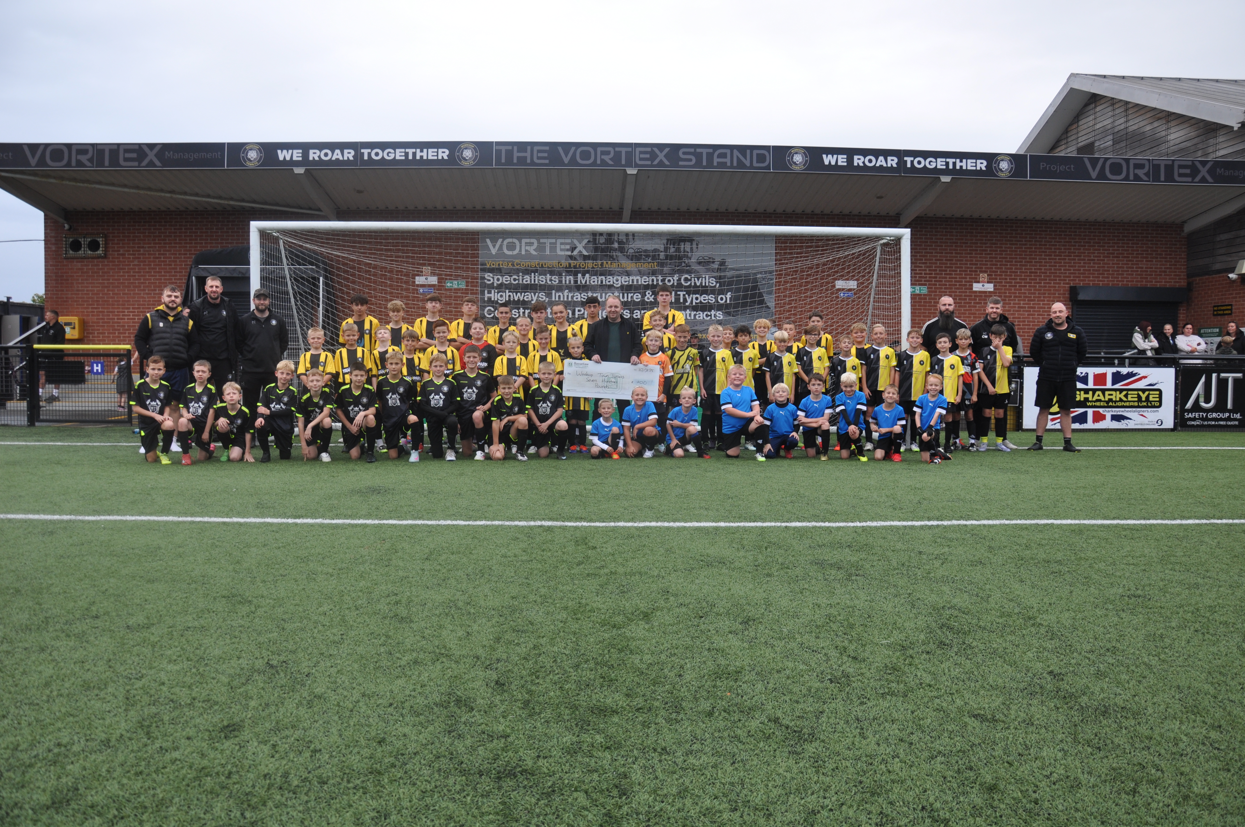Clayton Tindle with the Coaches and players of Worksop Town Juniors FC.